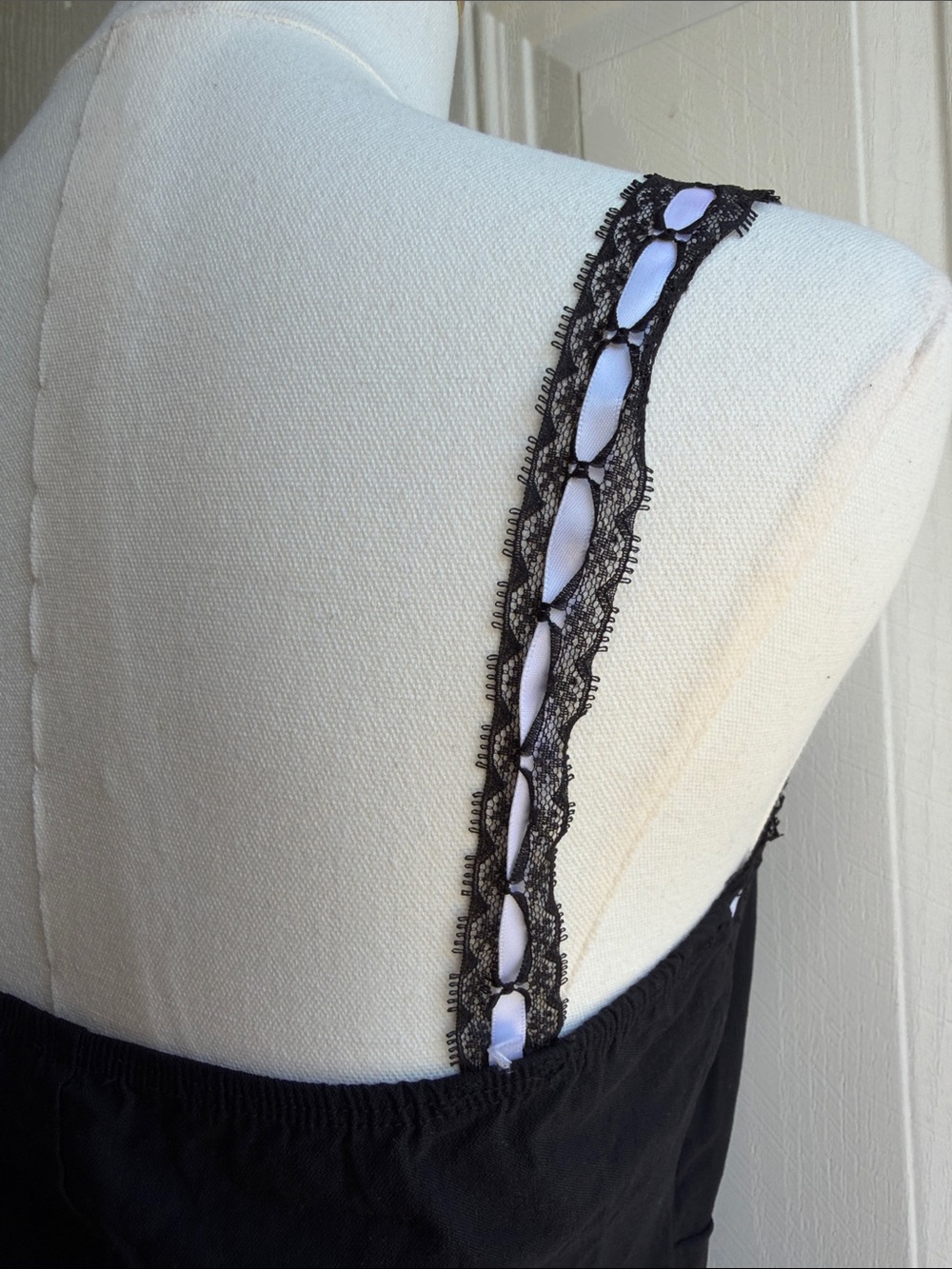 Windsor Vintage Inspired Black Lace-Trim Ribbon Strap Whimsygoth Top Size Medium - Picture 8 of 10